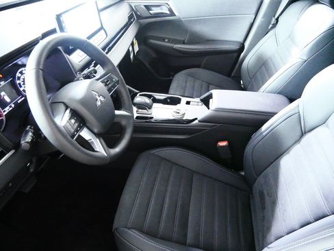New 2026 Mitsubishi Outlander AWD image 4