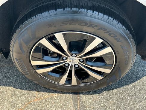 Used 2024 Volvo XC60 B5 Core image 14