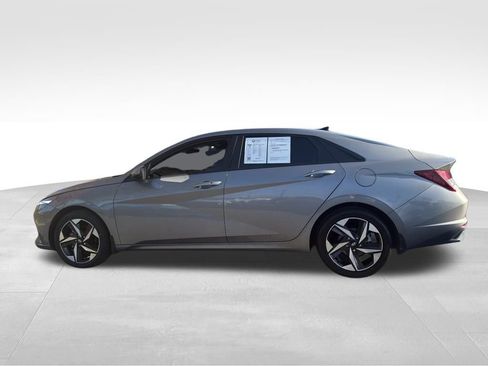 Used 2023 Hyundai Elantra SEL w/ Convenience Package image 9