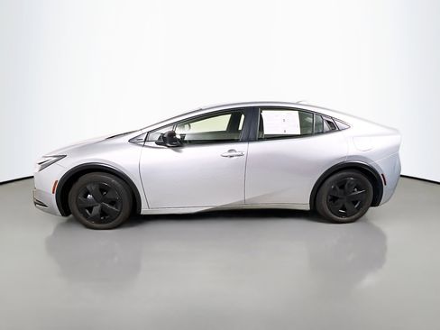 Used 2025 Toyota Prius LE image 9