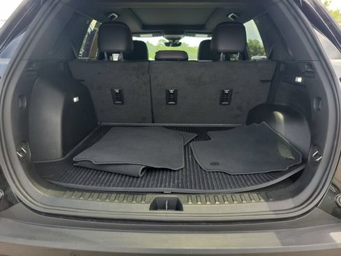 Used 2025 Chevrolet Equinox RS w/ Safety and Technology Package FWD image 8