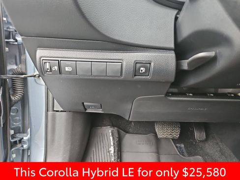 Used 2025 Toyota Corolla LE FWD image 25