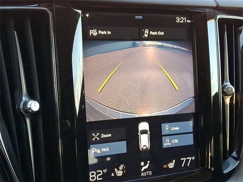 Used 2019 Volvo XC60 T6 Momentum w/ Multimedia Package image 4