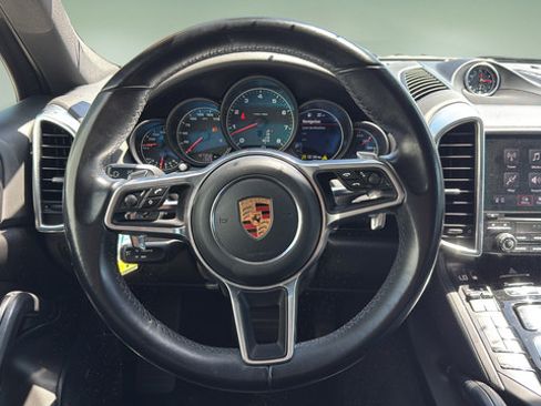 Used 2018 Porsche Cayenne AWD/4WD image 9