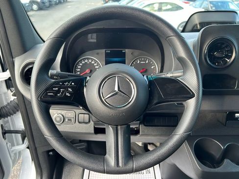 Used 2025 Mercedes-Benz Sprinter 2500 image 21