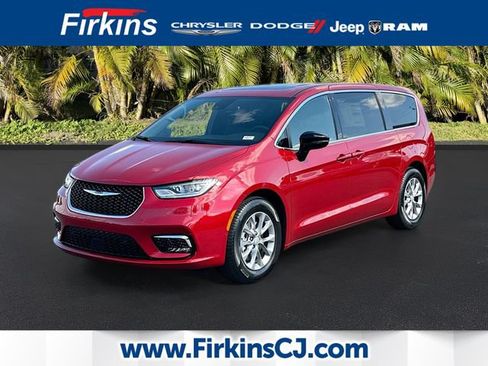 New 2026 Chrysler Pacifica Limited FWD image 1