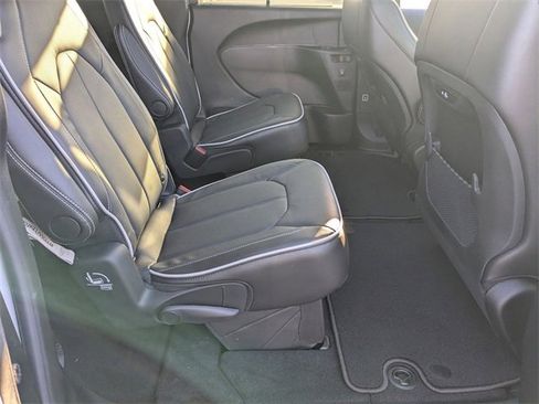 New 2026 Chrysler Pacifica Limited image 31