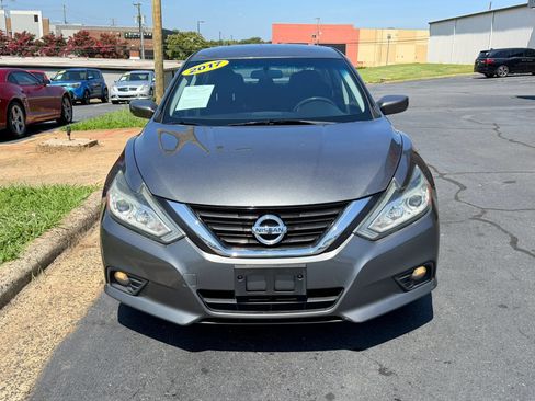 Used 2017 Nissan Altima 2.5 SV FWD image 2