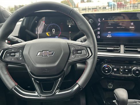 Used 2025 Chevrolet Trax RS w/ Driver Confidence Package image 16