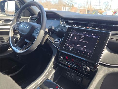 Certified 2024 Jeep Grand Cherokee Altitude AWD/4WD image 9