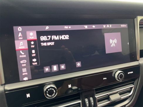 Used 2023 Porsche Macan Turbo image 61