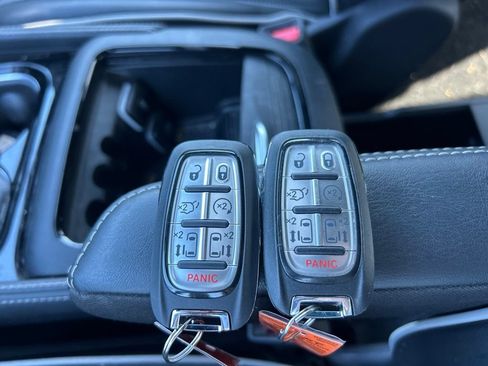 Used 2025 Chrysler Pacifica Limited w/ Uconnect Theater Family Group AWD/4WD image 23