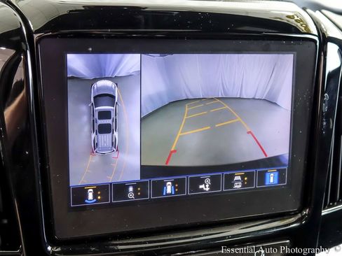 Used 2023 Chevrolet Traverse High Country AWD/4WD image 18