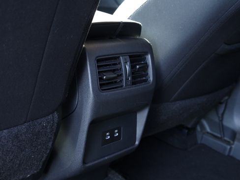 Used 2024 Nissan Rogue SV image 11