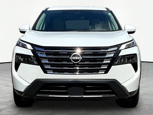 Used 2025 Nissan Rogue SV FWD image 2