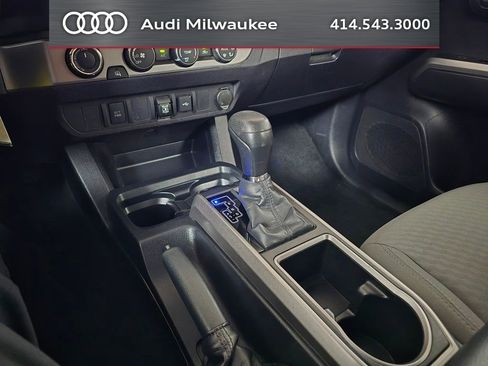 Used 2020 Toyota Tacoma SR5 AWD/4WD image 24