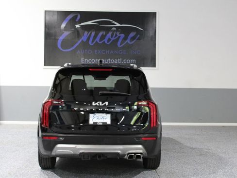 Used 2022 Kia Telluride EX w/ EX Premium Package FWD image 4