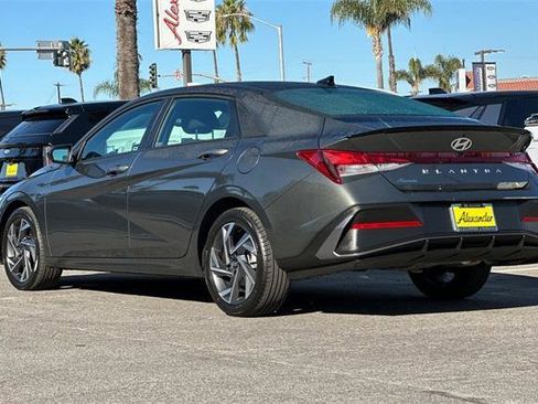 Certified 2025 Hyundai Elantra Sport image 6