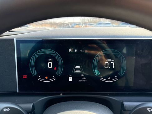 Used 2025 Hyundai Tucson SE image 18