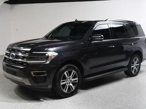 Used 2024 Ford Expedition Limited AWD/4WD image 2