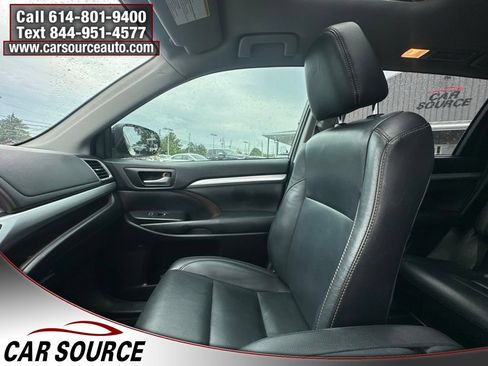 Used 2019 Toyota Highlander XLE AWD/4WD image 15