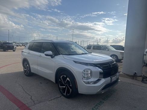 Used 2023 Mitsubishi Outlander SEL image 3