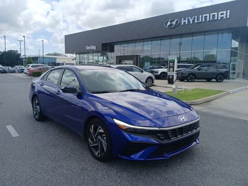 Certified 2025 Hyundai Elantra Sport FWD image 1
