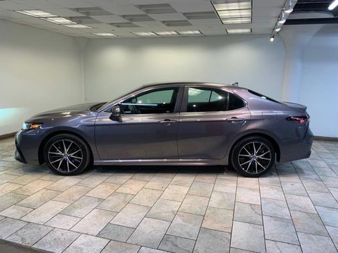 Used 2023 Toyota Camry SE image 5