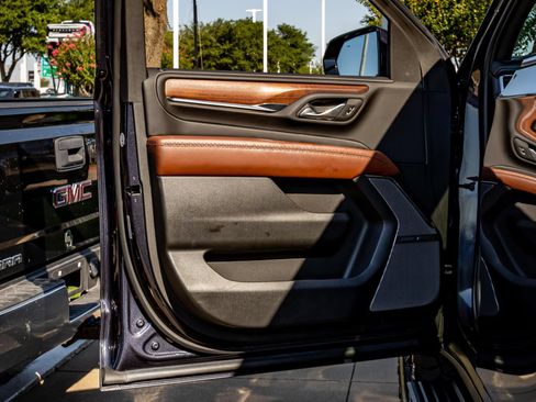 Used 2023 GMC Yukon Denali Ultimate AWD/4WD image 36