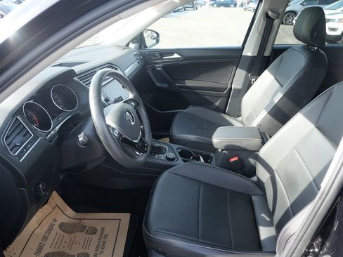 Used 2021 Volkswagen Tiguan SE w/ Panoramic Sunroof Package AWD/4WD image 10