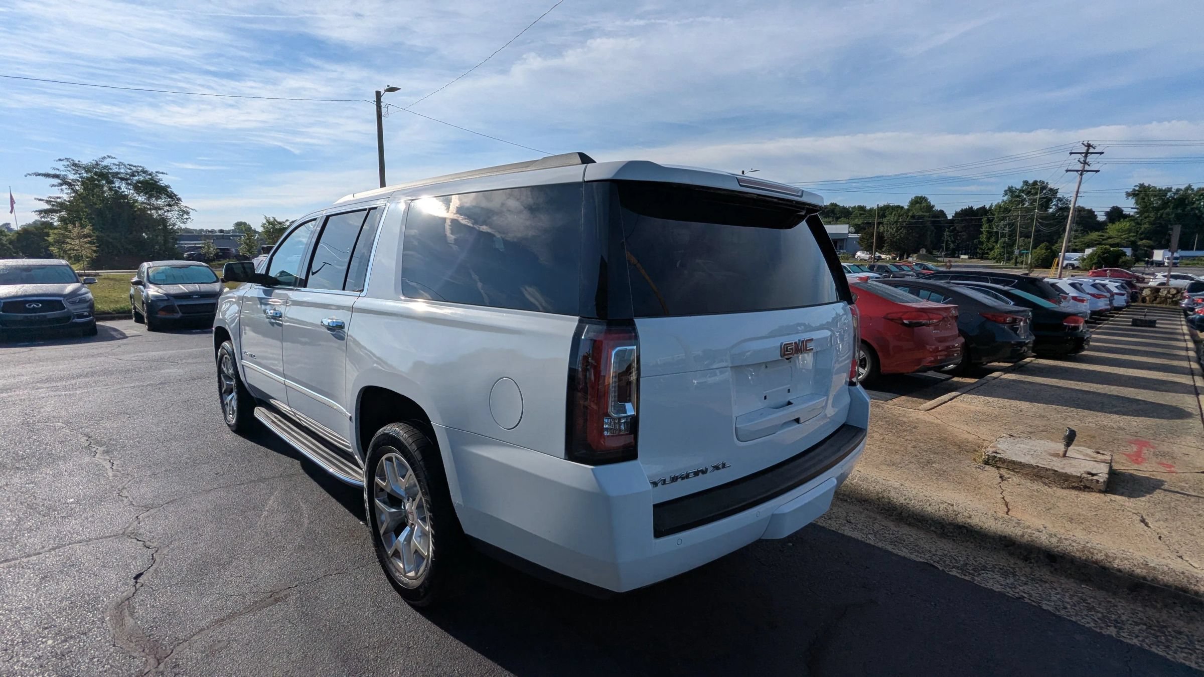 Used 2016 GMC Yukon XL SLT w/ Open Road Package AWD/4WD image 5