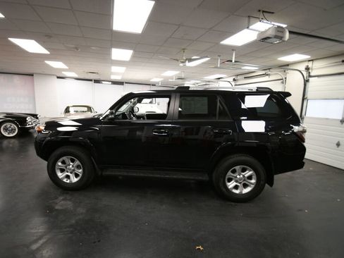 Certified 2024 Toyota 4Runner SR5 Premium image 4