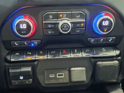 Used 2021 GMC Sierra 1500 AT4 w/ AT4 Premium Package AWD/4WD image 15