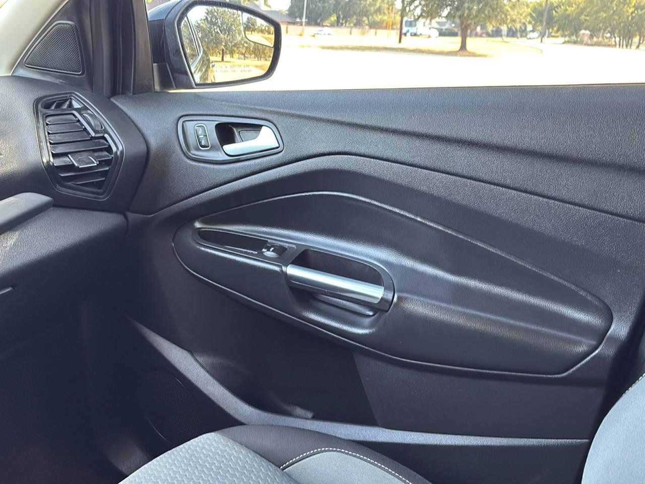 Used 2018 Ford Escape SE w/ SE Sync 3 Package FWD image 24