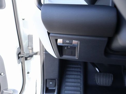 New 2025 Land Rover Defender 110 S image 34