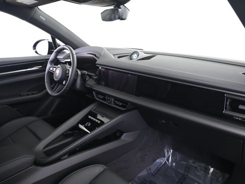 Used 2025 Porsche Macan 4 Electric AWD/4WD image 23