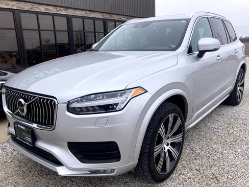 Used 2022 Volvo XC90 T6 Momentum w/ Climate Package image 2