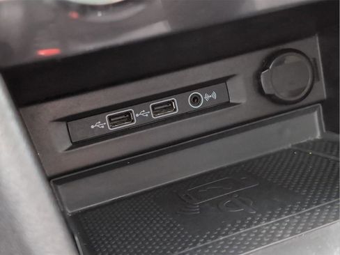 Used 2020 Volkswagen Tiguan SEL image 25