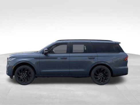 New 2025 Lincoln Navigator Reserve w/ Jet Appearance Package image 4