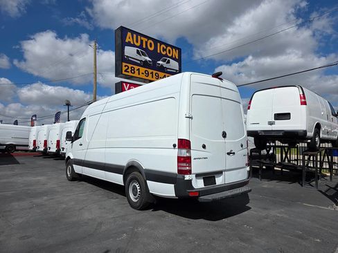 Used 2018 Mercedes-Benz Sprinter 2500 image 2