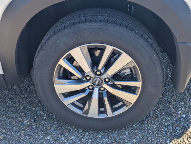 Used 2025 Nissan Pathfinder SL FWD image 11