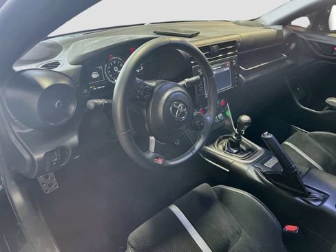 Used 2025 Toyota GR86 Premium w/ Performance Package RWD image 9