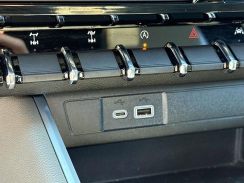 Used 2024 Chevrolet Colorado ZR2 w/ Technology Package image 31