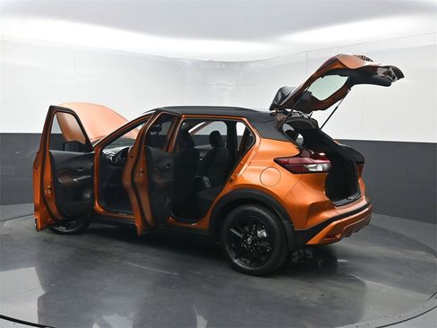 Used 2022 Nissan Kicks SR w/ Interior Electronics Package image 35