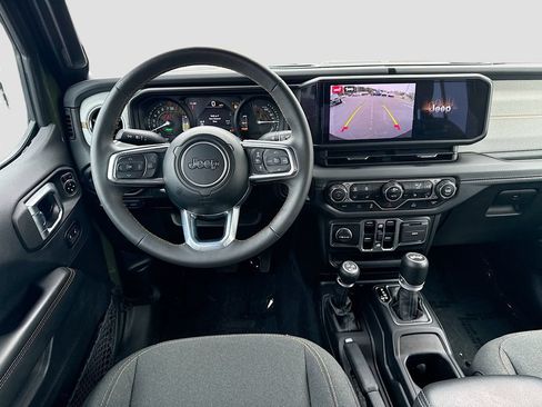 Used 2024 Jeep Wrangler Unlimited Sahara w/ Technology Group AWD/4WD image 26