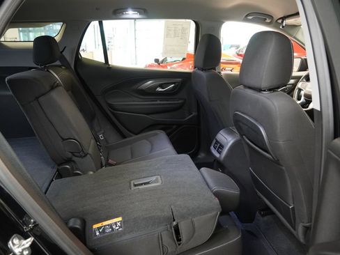 Used 2024 GMC Terrain SLE w/ Driver Convenience Package FWD image 32
