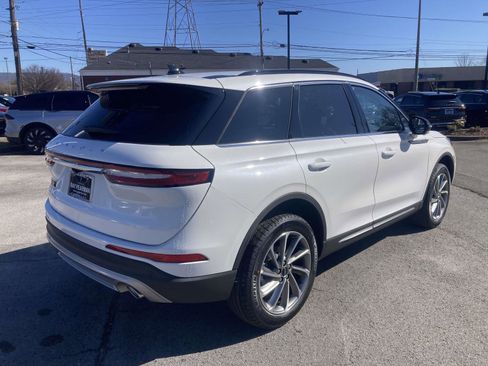 New 2026 Lincoln Corsair Premiere image 3