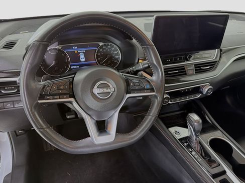 Used 2024 Nissan Altima 2.0 SR FWD image 14