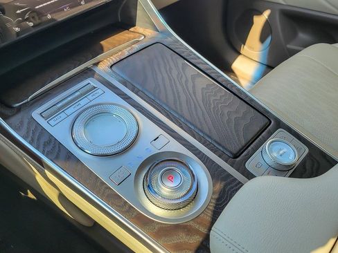 Used 2022 Genesis GV80 2.5T w/ Prestige Package 04 image 18