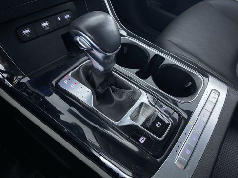 Used 2022 Kia Carnival EX image 7